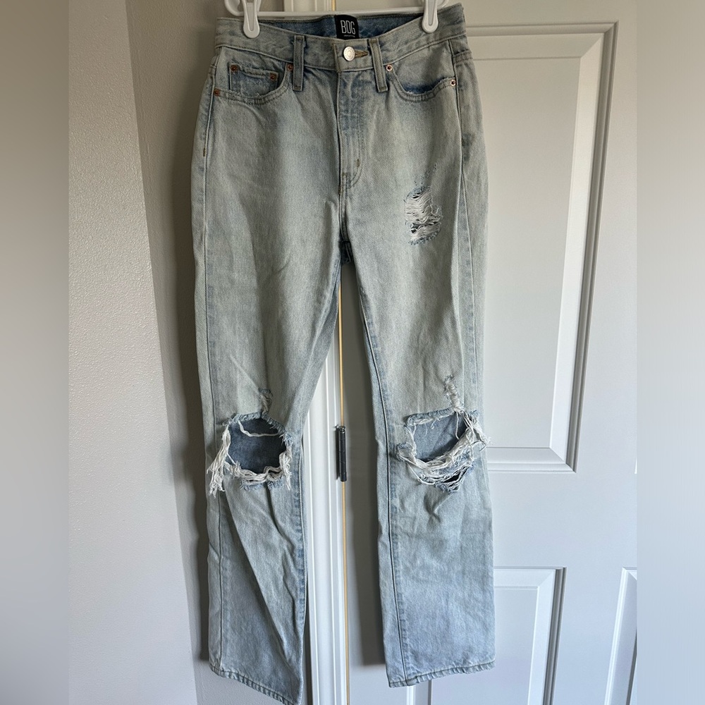 Light Washed Jeans - Picture 3 of 4